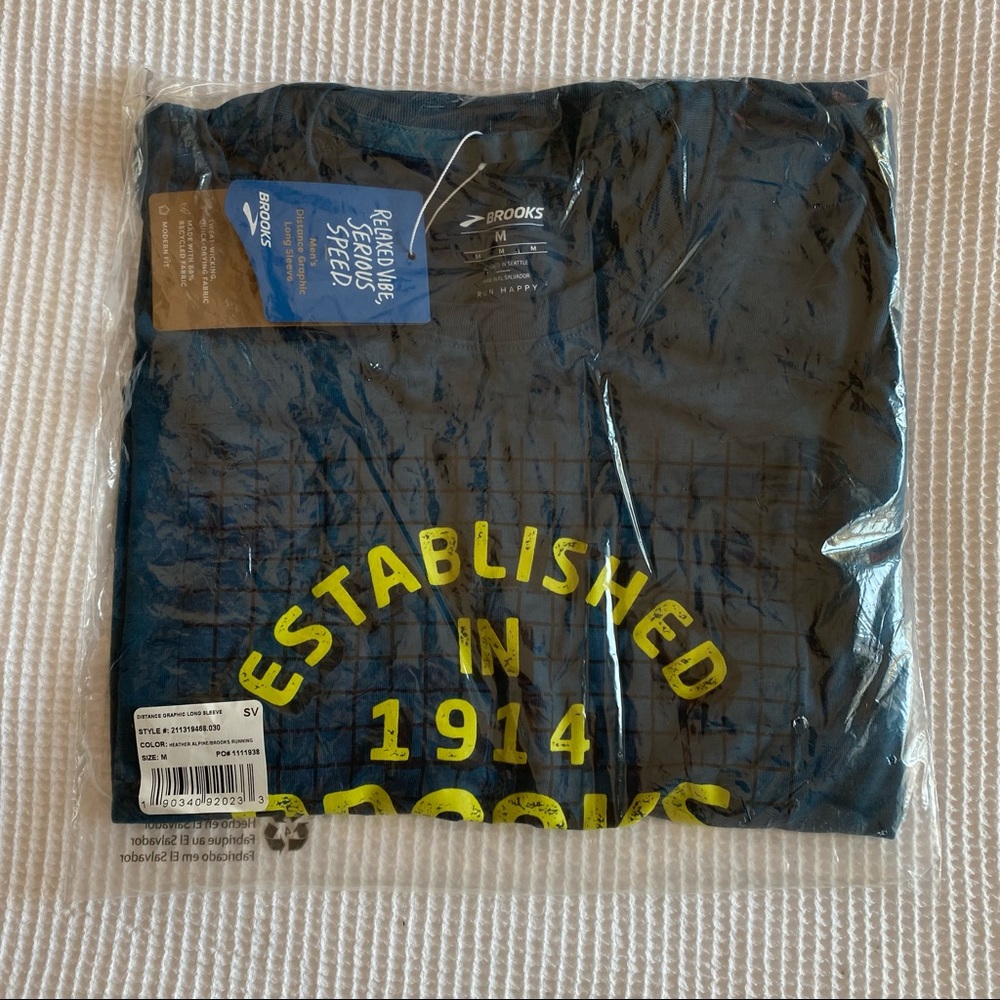 NWT Brooks Distance Graphic Long Sleeve